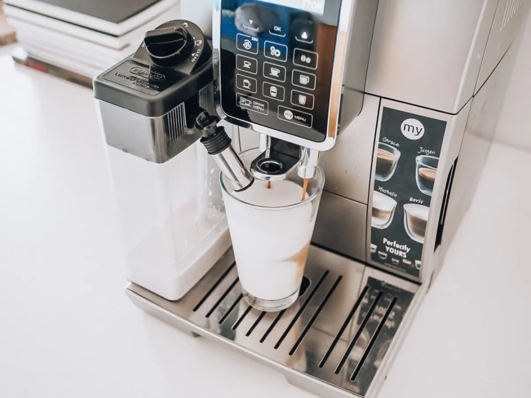 Jak wyczyścić ekspres do kawy De’Longhi, aby uniknąć awarii i smaku kawy