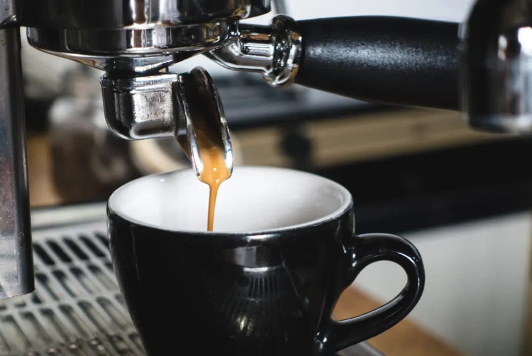 Ile kawy wsypać do ekspresu ciśnieniowego, aby uzyskać idealne espresso?