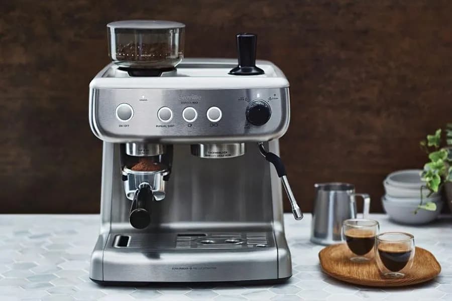 Najlepsze ekspresy do kawy z młynkiem – unikaj błędnych wyborów