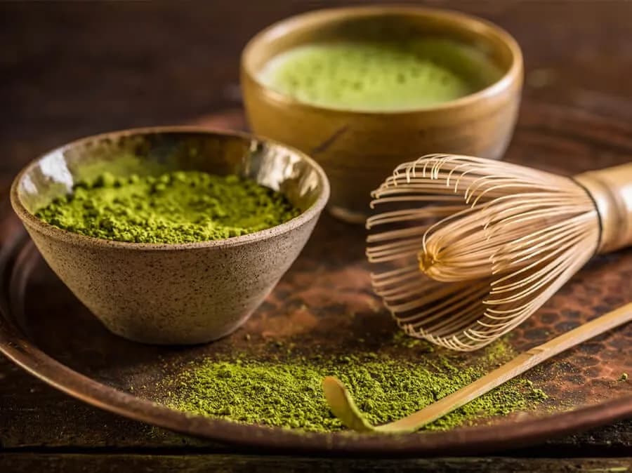 Czy matcha to kawa? Odkryj różnice i korzyści zdrowotne